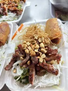 Hình ảnh Bún thịt nướng 2 loại 