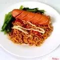 Hình ảnh Mì xào xúc xích
