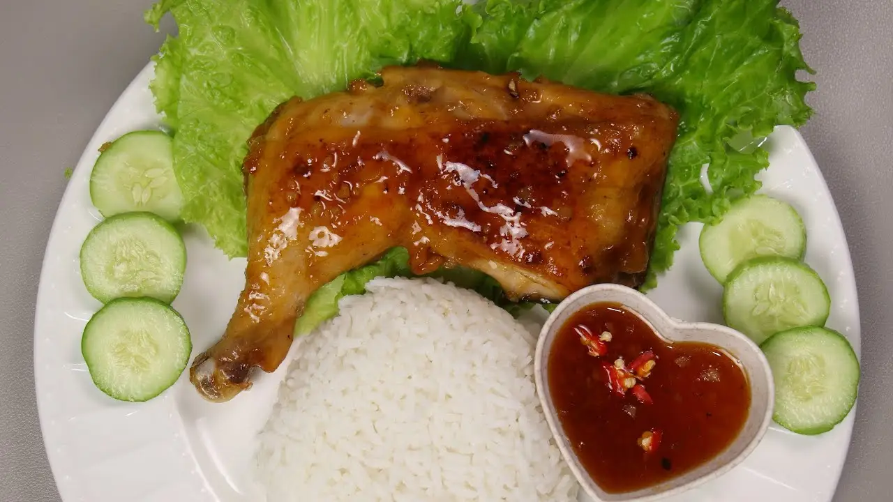 Hình ảnh Cơm tấm Gà chiên sốt mắm - Chả hấp- Ốp la