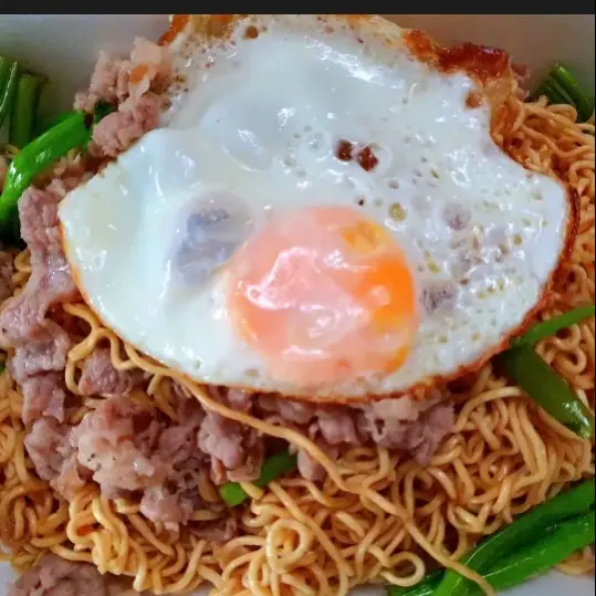 Hình ảnh Mì xào bò trứng op la