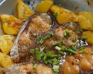 Hình ảnh Cơm cá basa kho thơm