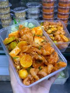 Hình ảnh Chân Gà Mix Trứng Sốt Thái