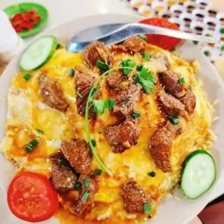Hình ảnh Cơm chiên trứng phủ ba rọi 