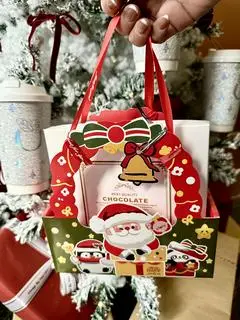 Hình ảnh NAMA SOCOLA PHỦ TRÀ XANH 30 VIÊN KÈM TÚI NOEL