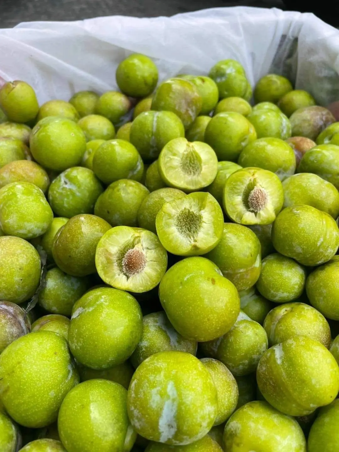 Hình ảnh Hộp 500g mận Róc hạt 