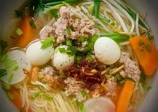 Hình ảnh hủ tiếu mì trứng cút,thịt bằm