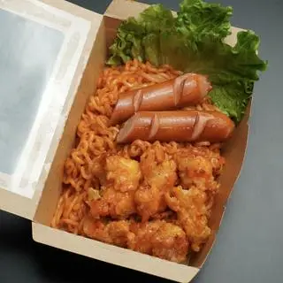 Hình ảnh Mì Trộn Gà Rán Xúc Xích