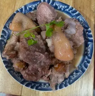 Hình ảnh cơm giò heo giả cầy + rau xào + canh