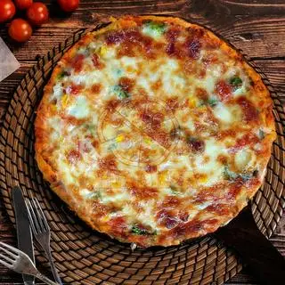 Hình ảnh Pizza thanh cua - xúc xích 24cm