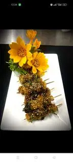 Hình ảnh cơm thịt xiên + món phụ 