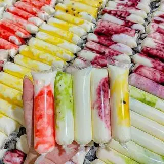 Hình ảnh Combo 10 túi sữa chua mix trái cây