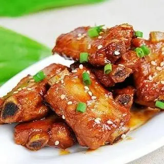 Hình ảnh cơm sườn non rim mặn+canh 