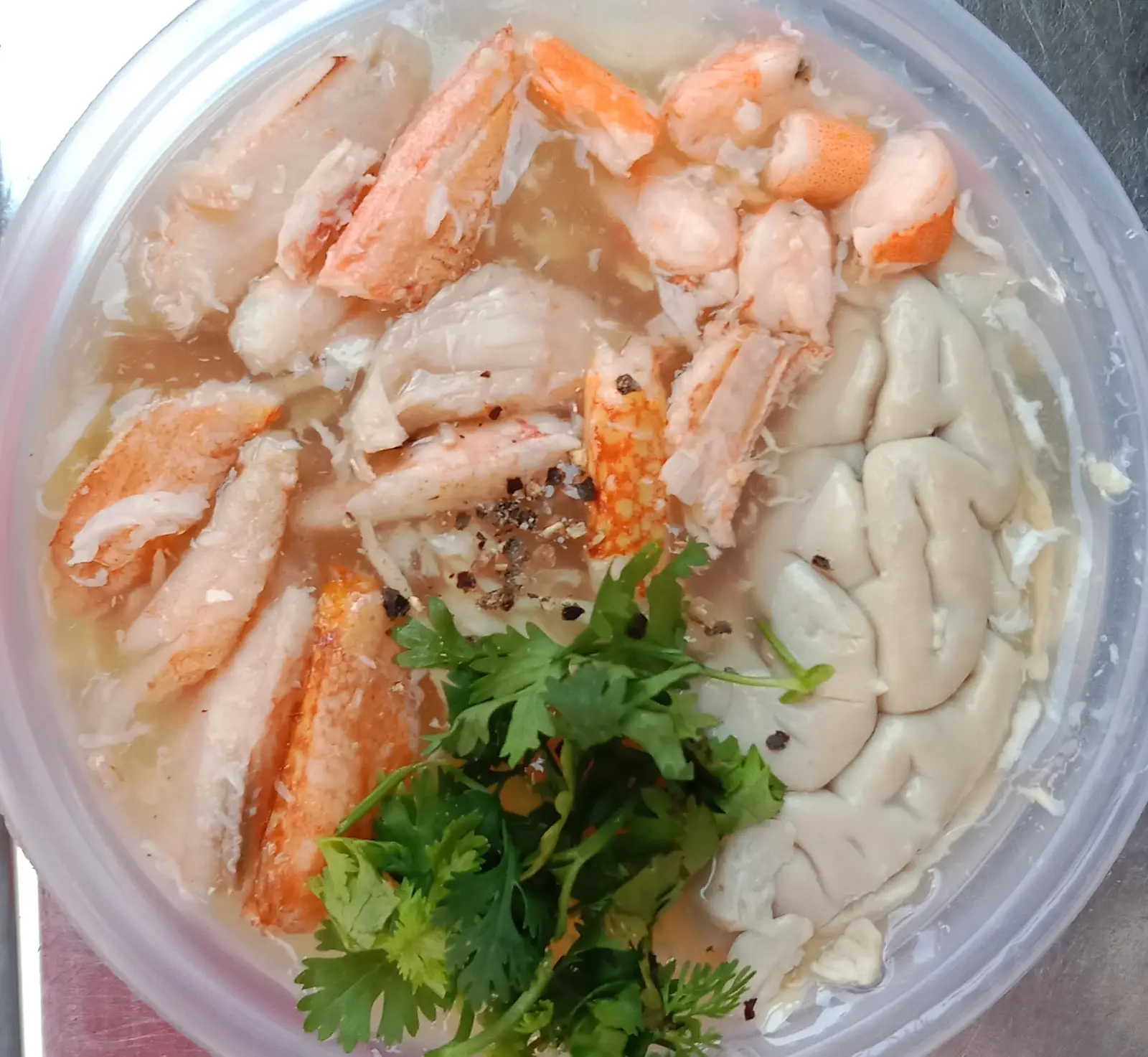 Hình ảnh Súp cua tôm óc heo + 2 Trứng Cút,thịt cua tươi màu trắng ,nấm Linh Chi ,bắp 