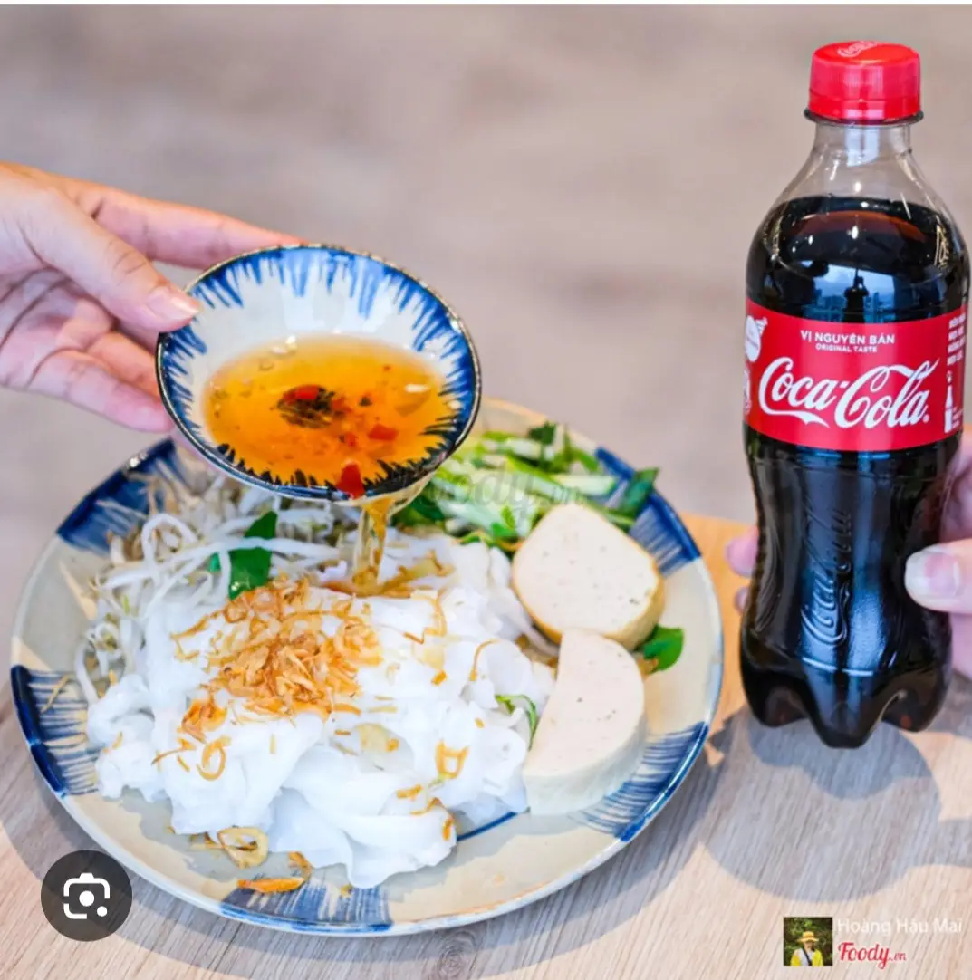 Hình ảnh bánh cuốn chay + chả nướng + coca cola