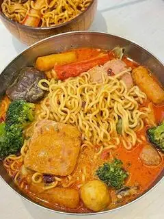 Hình ảnh Malatang mì hoặc miến canh cay tê thập cẩm麻辣烫一人套餐