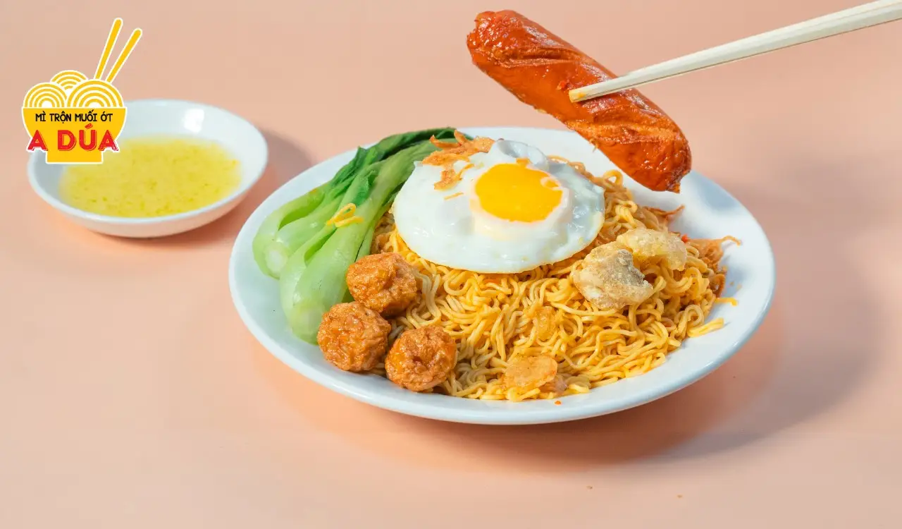 Hình ảnh MÌ TRỘN TRỨNG - XÚC XÍCH - CÁ VIÊN 