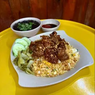 Hình ảnh Cơm gà mắm tỏi má đùi