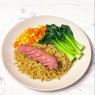 Hình ảnh Mì trộn xúc xích