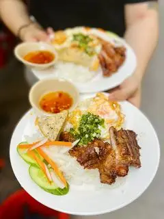 Hình ảnh CƠM TẤM Sườn Nướng- Trứng Khìa