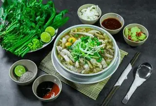 Hình ảnh Phở gà xé tô vừa