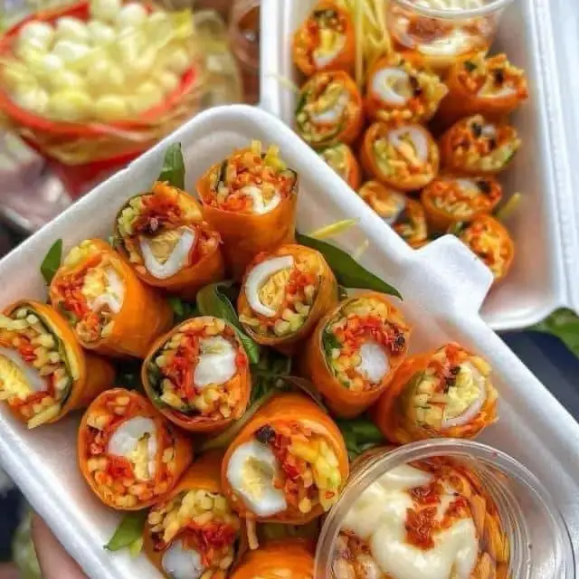Hình ảnh Bánh Tráng Cuốn ( Kèm xốt chấm)