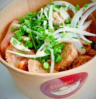 Hình ảnh Bún bò nạm chả gân