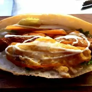 Hình ảnh Bánh mì nem nướng - trứng