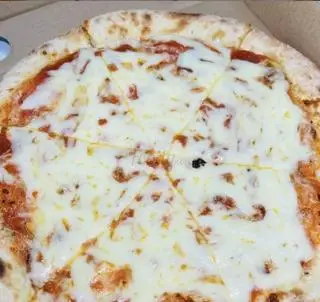 Hình ảnh Pizza Tươi Phủ Phomai
