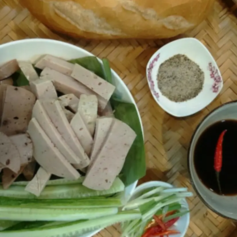 Hình ảnh BÁNH MÌ Chả Lụa 