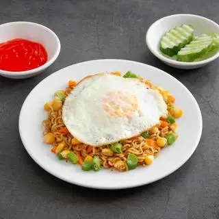 Hình ảnh Mì trộn indomie trứng ốp