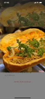Hình ảnh Bánh mì gà xé bơ tỏi
