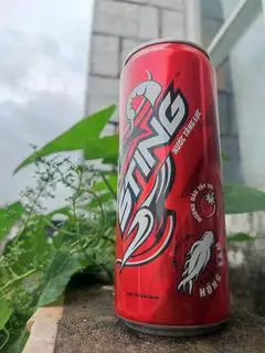 Hình ảnh Sting dâu (tặng tẩy đá) chai/lon 