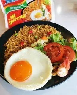 Hình ảnh Mì trộn trứng ốp