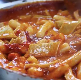 Hình ảnh Tokbokki sốt chả cá Hàn