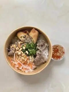 Hình ảnh Bún bò xào - chả giò