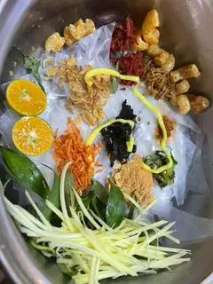 Hình ảnh Bánh tráng trộn thập cẩm