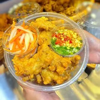 Hình ảnh Chân gà rút xương chiên giòn mắm hành size M