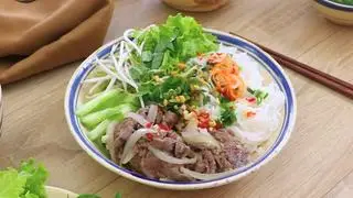 Hình ảnh Bún thịt xào củ hành