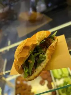 Hình ảnh Bánh mì thịt xiên nướng
