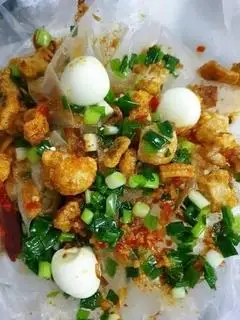 Hình ảnh Bánh tráng phơi sương trộn tóp mỡ