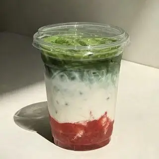 Hình ảnh Strawberry matcha latte