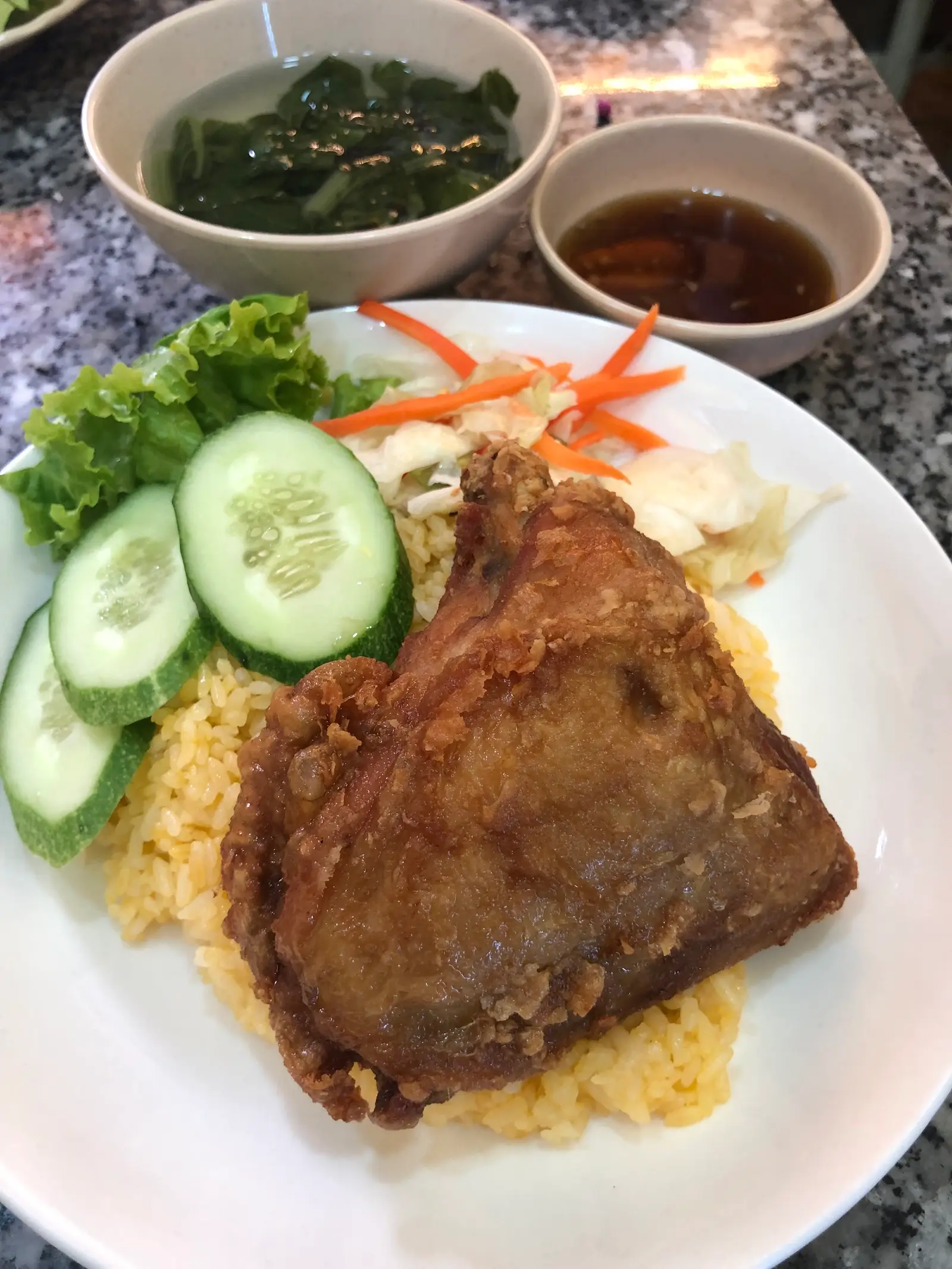 Hình ảnh Cơm má gà bơ tỏi