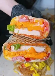 Hình ảnh Tacos thập cẩm gà bò