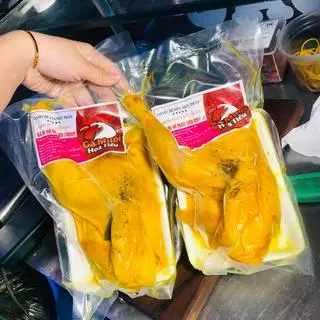Hình ảnh Gà ủ muối hoa tiêu nửa con ( để nguyên)