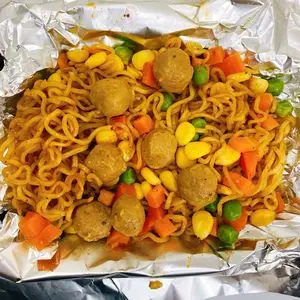 Hình ảnh Mì Trộn Indomie Bò Viên