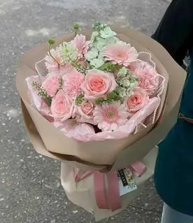 Hình ảnh Bó Hoa Hồng mix size Trung 
