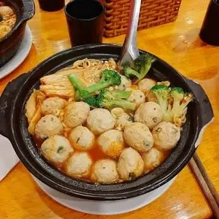 Hình ảnh mì cay cá viên - bò viên