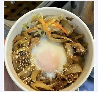 Hình ảnh Cơm Bò Sốt Tiêu + Trứng Onsen