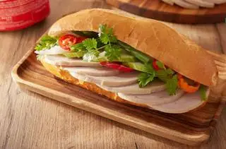 Hình ảnh bánh mì trứng, chả lụa