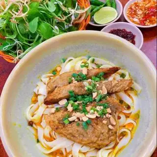 Hình ảnh Mì Quảng chả cá Nha Trang